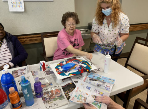 oak-park-estates-cedar-falls-iowa-memory-care-assited-living-life-at-oak-park-Crafts