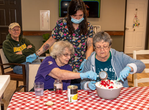 oak-park-estates-cedar-falls-iowa-memory-care-assited-living-life-at-oak-park-baking-cooking